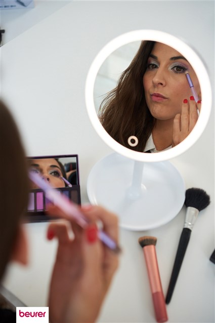 Beurer BS-45 Espejo Cosmético con Luz LED, 5 Aumentos, Giratorio 360º, Apagado Automático, Ideal para Maquillaje y Cuidado Personal
