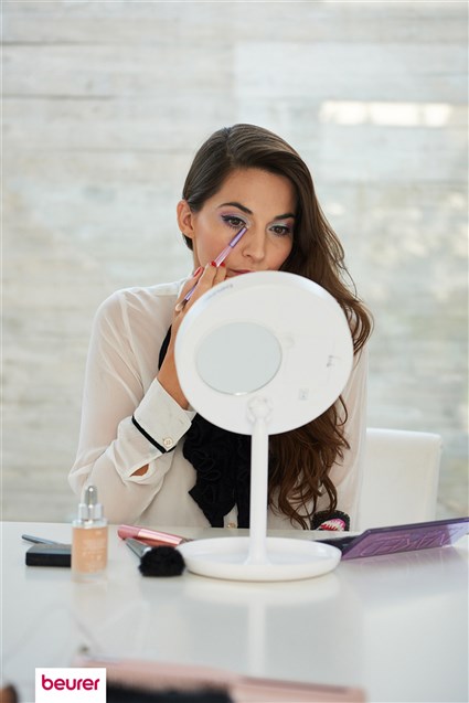 Beurer BS-45 Espejo Cosmético con Luz LED, 5 Aumentos, Giratorio 360º, Apagado Automático, Ideal para Maquillaje y Cuidado Personal