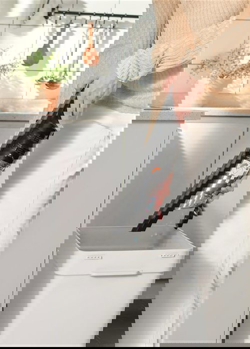 Black+Decker DVC-320B21 Aspirador Recogodetodo Inalámbrico Fino con Motor sin Escobillas 12V 2Ah