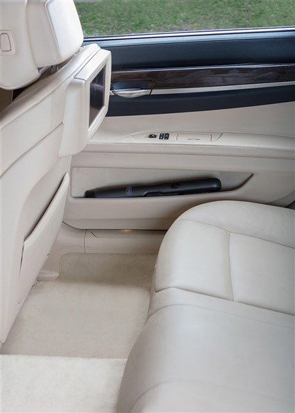 Black+Decker DVC-320B21 Aspirador Recogodetodo Inalámbrico Fino con Motor sin Escobillas 12V 2Ah