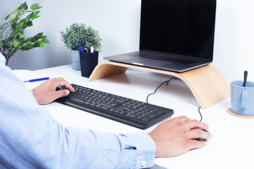 Trust 23972 Teclado y Ratón USB QWERTY Español Negro Resistente a Derrames