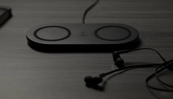 Belkin Boost Charge Base de Carga Inalámbrica Dual 10W Carga Rápida con Fuente de Alimentación, Negro