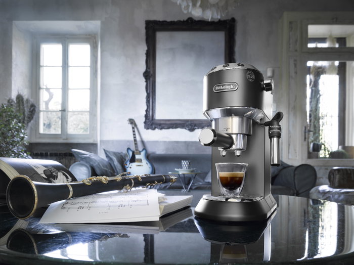 DeLonghi Dedica Style EC 685 BK Negro y Plata
