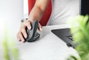 Trust Verto Wireless - Ratón inalámbrico ergonómico con 1600 DPI, receptor USB, 6 botones, diseño vertical - Negro