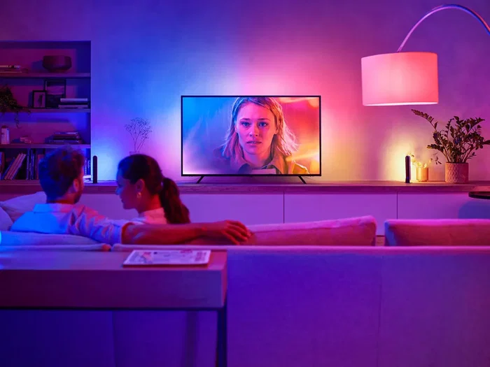 Philips Hue Play Gradient LightStrip 65'' - Tira LED Inteligente Blanco y Color para TV, Bluetooth/Zigbee, 20W - Requiere Hue Bridge y Hue Sync