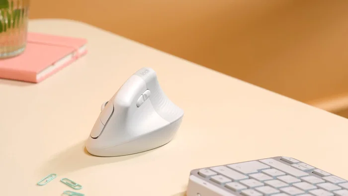 Logitech 910-006475 Ratón Vertical Ergonómico Lift para Mano Derecha, Inalámbrico RF + Bluetooth, Óptico 4000 DPI, 4 Botones Programables, Clics Silenciosos, Blanco
