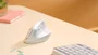 Logitech 910-006475 Ratón Vertical Ergonómico Lift para Mano Derecha, Inalámbrico RF + Bluetooth, Óptico 4000 DPI, 4 Botones Programables, Clics Silenciosos, Blanco
