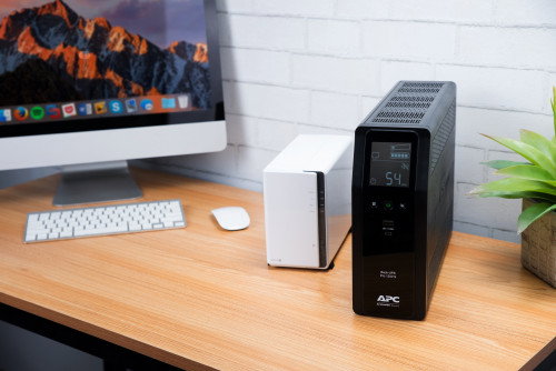 APC BR1200SI Sistema de Alimentación Ininterrumpida (UPS) Línea Interactiva 1.2 kVA 720 W Torre Negro