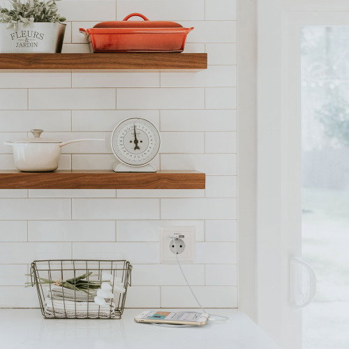 Nanocable Base de enchufe de pared Schuko con 2 puertos USB 2.4A Blanco
