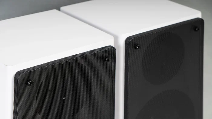 Fonestar CLASS-220B Altavoces Activos 2.0 para Piso, 2x20W RMS, Rango 60-20000Hz, Entradas AUX/RCA, Bluetooth 5.0, Mando, Color Blanco/Negro