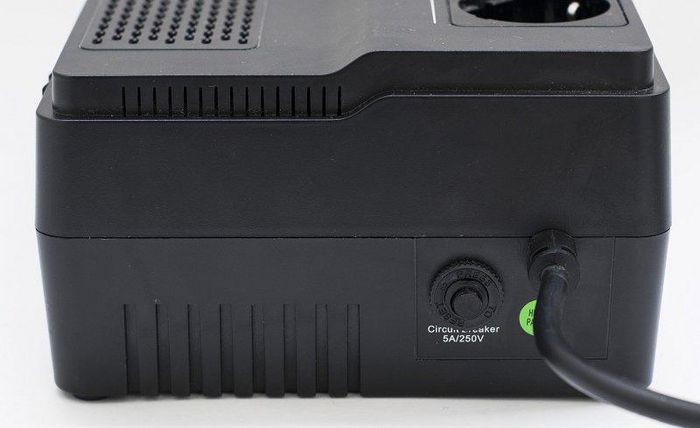 APC Easy UPS BV 650i-GR 0,65 kVA 375 W 4 salidas AC APC Easy UPS BV 650i-GR 0,65 kVA 375 W 4 salidas AC