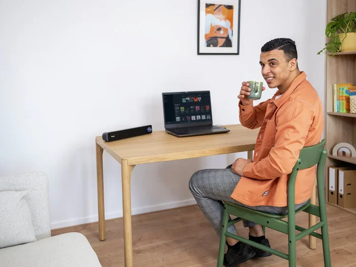 Trust Arys Barra de Sonido 2.0 para PC y TV, 6W RMS, Conexión USB y Auxiliar 3.5mm, Color Negro, Formato Horizontal Compacto