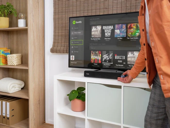 Trust Arys Barra de Sonido 2.0 para PC y TV, 6W RMS, Conexión USB y Auxiliar 3.5mm, Color Negro, Formato Horizontal Compacto