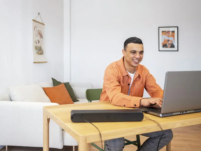 Trust Arys Barra de Sonido 2.0 para PC y TV, 6W RMS, Conexión USB y Auxiliar 3.5mm, Color Negro, Formato Horizontal Compacto