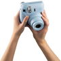 Fujifilm Instax Mini 12 Cámara Instantánea con Flash Automático, Autofocus, Espejo para Selfies y Modo Primer Plano, Azul Pastel, 16806092