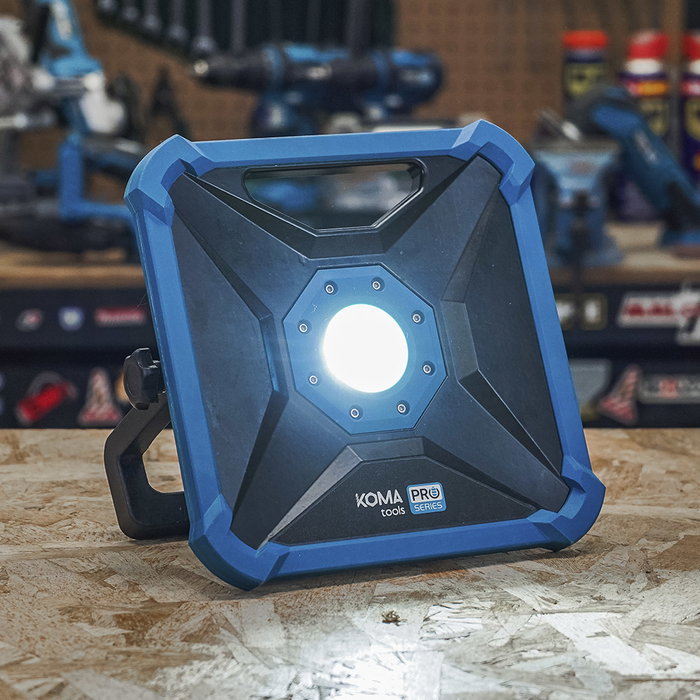 Koma Tools Foco Proyector LED 20W 1800 lm Luz Fría 6500K IP20 22.8 x 7 x 22.8 cm