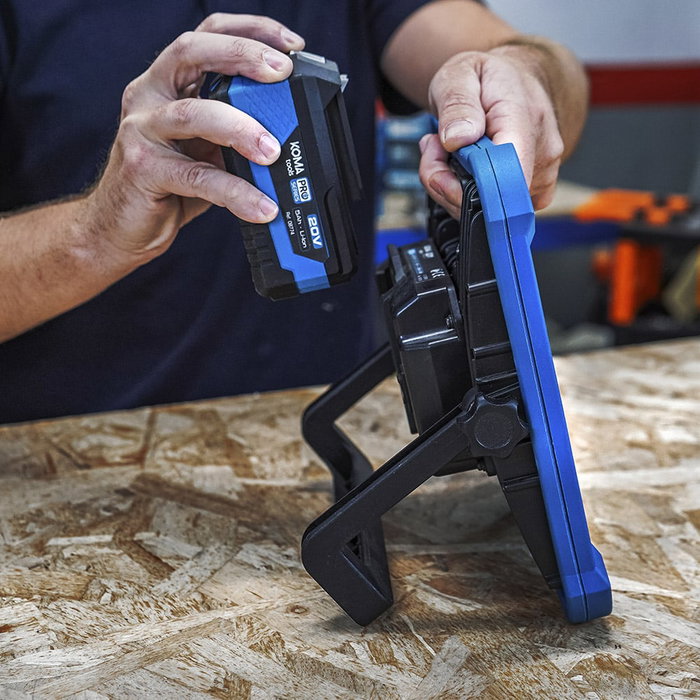 Koma Tools Foco Proyector LED 20W 1800 lm Luz Fría 6500K IP20 22.8 x 7 x 22.8 cm