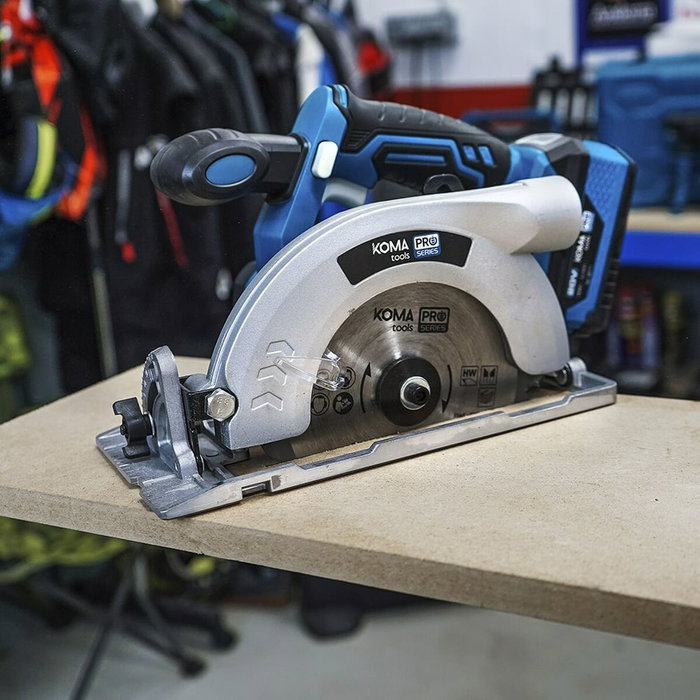 Koma Tools Sierra Circular 20v-scc de 20V