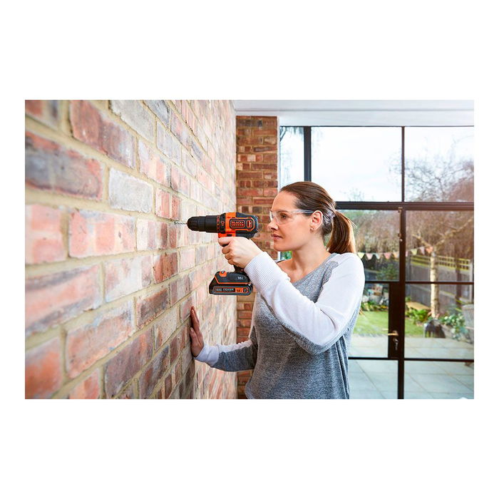 Black+Decker Kit Taladro Percutor 18V con 2 Baterías de Litio, Cargador y Maletín - 10mm, 1.5Ah, Hasta 40Nm, Función Reversible