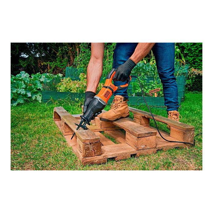 Black+Decker Sierra de Sable BES301-QS 750W con Velocidad Variable y Corte de hasta 150mm en Madera