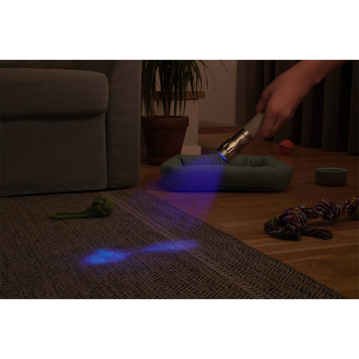 Varta Linterna UV con 3 Pilas AAA