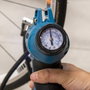 Koma Tools Compresor de Aire 20V Portátil Li-ion 11 Bar / 160 PSI para Neumáticos, Colchones y Balones, con Luz LED y Manguera, Sin Batería ni Cargador