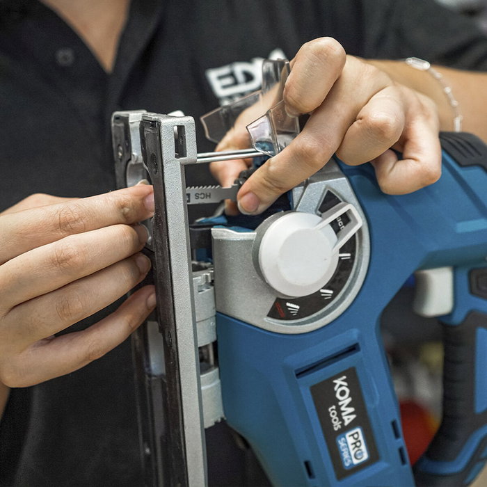 Koma Tools Sierra de calar 20V con batería 2.0Ah y cargador