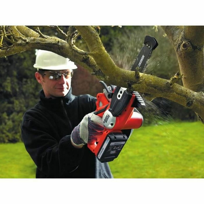 Black+Decker Motosierra inalámbrica 18V con batería 2Ah y cargador Black+Decker Motosierra inalámbrica 18V con batería 2Ah y cargador