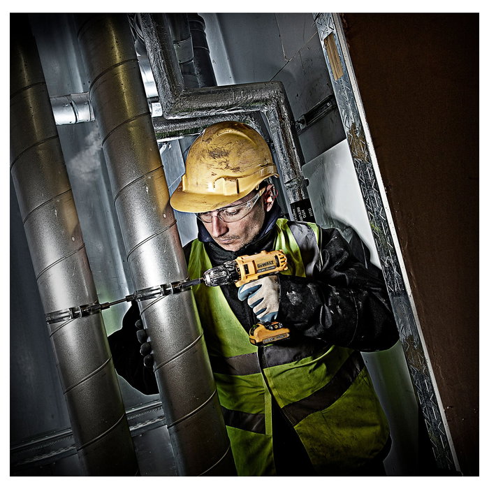 DEWALT Taladro Atornillador XR 10,8V DCD710D2-QW 10mm con Maletín, 2 Baterías Li-ion 2.0Ah y Cargador - 15 Posiciones de Par, Luz LED