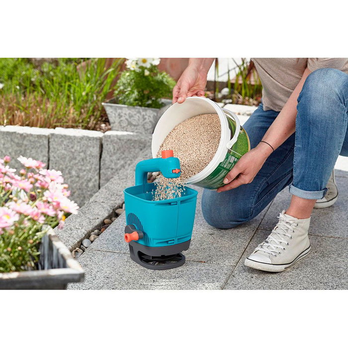 Gardena Esparcidor de Semillas Manual Ergonómico 0,5m-4m de Ancho, Capacidad 1-2kg