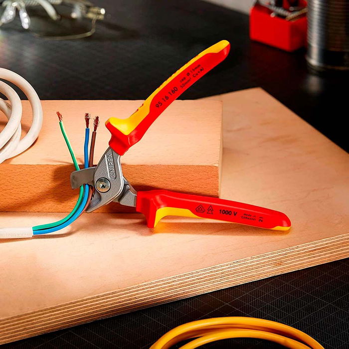 Knipex 9516160SB Tijera Cortacables con Corte Escalonado para Cobre y Aluminio hasta 50mm² (ø15 mm), Mangos Aislados VDE, 160 mm