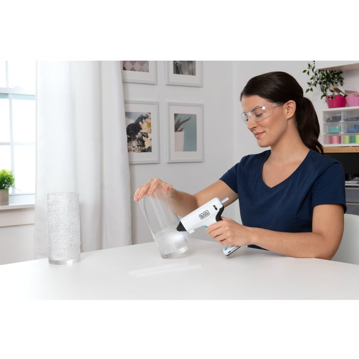 Black+Decker Pistola de Cola BCGL115-XJ 3,6 V con Barra de Silicona ø7 mm