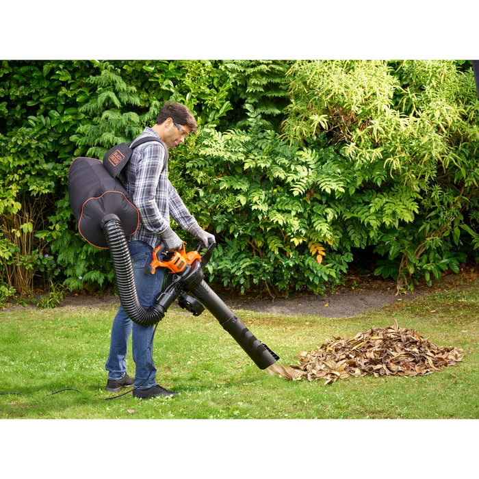 Black + Decker BEBLV300-QS Aspirador Soplador Triturador de Mochila 3000W 72L Black + Decker BEBLV300-QS Aspirador Soplador Triturador de Mochila 3000W 72L