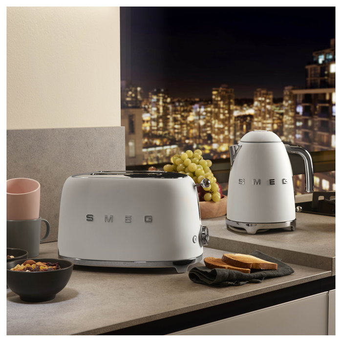 Smeg KLF03WHMEU Tetera eléctrica 1,7 L Blanco Smeg KLF03WHMEU Tetera eléctrica 1,7 L Blanco