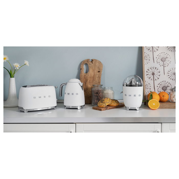 Smeg KLF03WHMEU Tetera eléctrica 1,7 L Blanco Smeg KLF03WHMEU Tetera eléctrica 1,7 L Blanco
