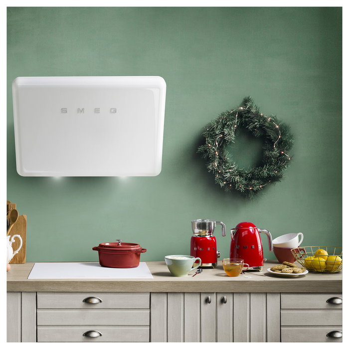 Smeg KLF03RDEU Hervidor de Agua 1.7 Litros 2400W Color Rojo Acero Inoxidable con Indicador de Nivel y Base Giratoria 360°