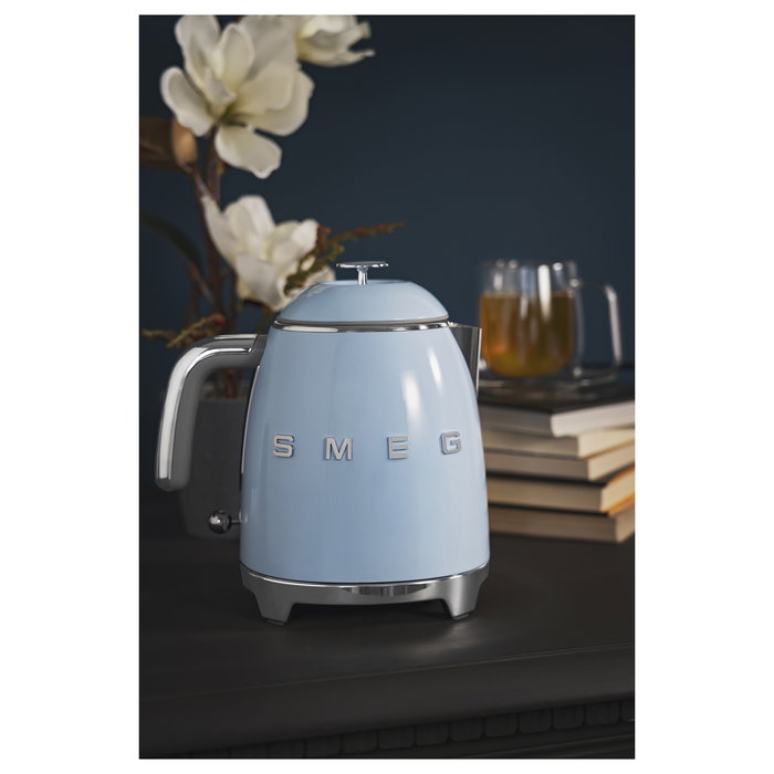 SMEG Hervidor Eléctrico Mini KLF05PBEU, 0.8L, 1400W, Azul, Con Indicador de Nivel y Apagado Automático