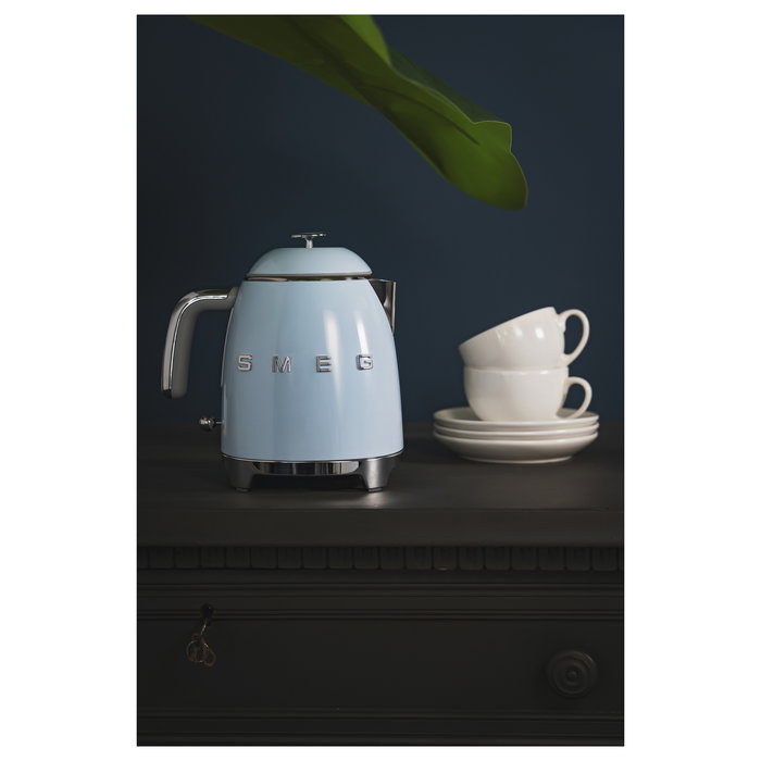 SMEG Hervidor Eléctrico Mini KLF05PBEU, 0.8L, 1400W, Azul, Con Indicador de Nivel y Apagado Automático