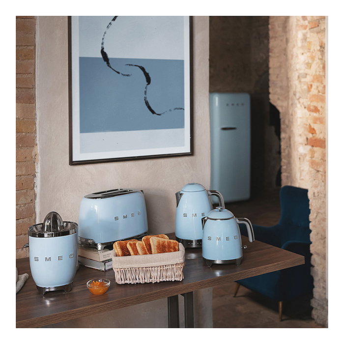 SMEG Hervidor Eléctrico Mini KLF05PBEU, 0.8L, 1400W, Azul, Con Indicador de Nivel y Apagado Automático