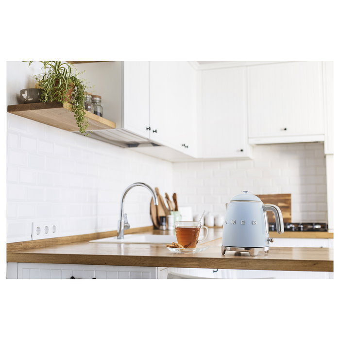 SMEG Hervidor Eléctrico Mini KLF05PBEU, 0.8L, 1400W, Azul, Con Indicador de Nivel y Apagado Automático