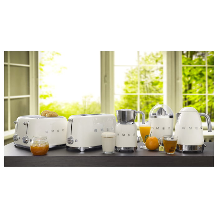 Smeg TSF03CREU Tostador de 4 Ranuras, 2000W, Color Crema, Diseño Años 50, Acero Inoxidable con Función Descongelar y Recalentar