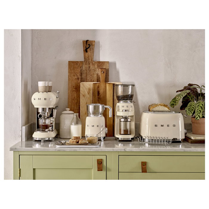 Smeg TSF03CREU Tostador de 4 Ranuras, 2000W, Color Crema, Diseño Años 50, Acero Inoxidable con Función Descongelar y Recalentar