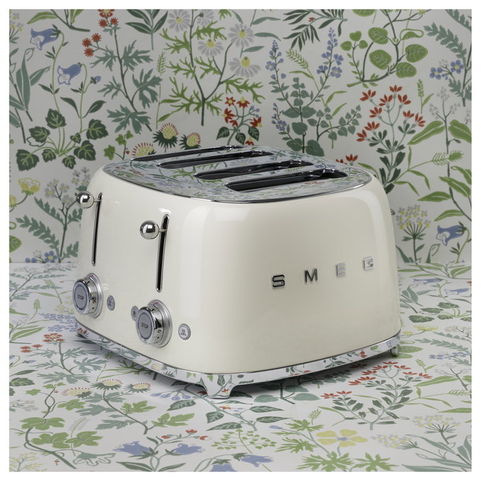 Smeg TSF03CREU Tostador de 4 Ranuras, 2000W, Color Crema, Diseño Años 50, Acero Inoxidable con Función Descongelar y Recalentar