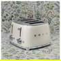 Smeg TSF03CREU Tostador de 4 Ranuras, 2000W, Color Crema, Diseño Años 50, Acero Inoxidable con Función Descongelar y Recalentar