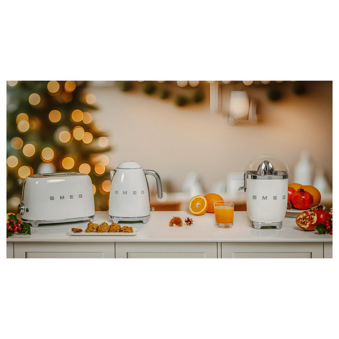 Smeg KLF03WHEU - Hervidor Eléctrico 1.7L 2400W, Blanco, Acero Inoxidable, Base 360°, Apagado Automático Smeg KLF03WHEU - Hervidor Eléctrico 1.7L 2400W, Blanco, Acero Inoxidable, Base 360°, Apagado Automático
