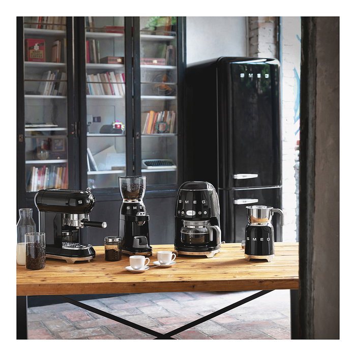 Smeg Cafetera de filtro DCF02BLEU Negro