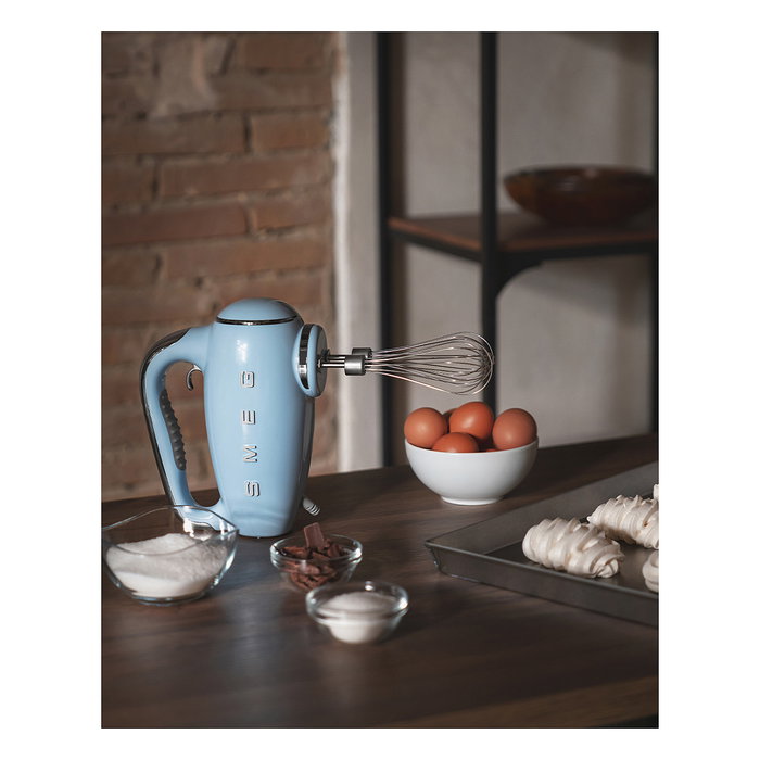 Smeg HMF01PBEU Batidora de Mano Retro 50s Azul Pastel, 250W, 9 Velocidades, Ganchos y Batidor, Aluminio y Acero Inoxidable