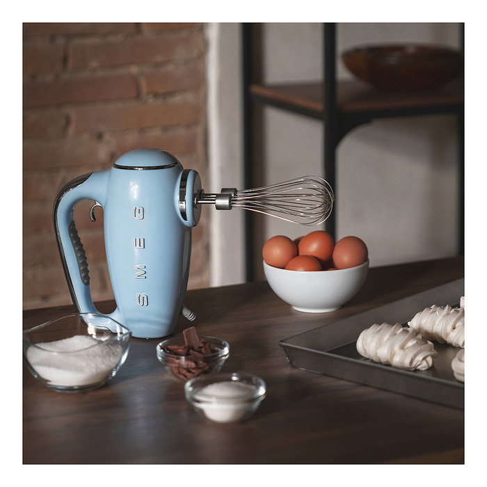 Smeg HMF01PBEU Batidora de Mano Retro 50s Azul Pastel, 250W, 9 Velocidades, Ganchos y Batidor, Aluminio y Acero Inoxidable
