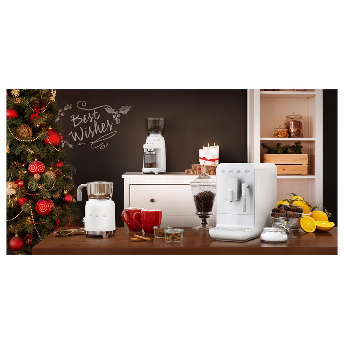 Smeg MFF11WHEU Espumador de Leche Automático 50's Style Blanco, Acero Inoxidable, 250 ml de Espuma, 0.6 L, Funciones Caliente y Fría