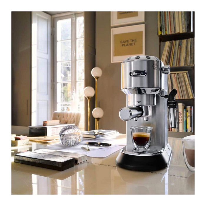 DeLonghi Dedica EC685.M Máquina de Espresso Semi-Automática, 15 Bar, Espumador de Leche, 1.1L, Plata